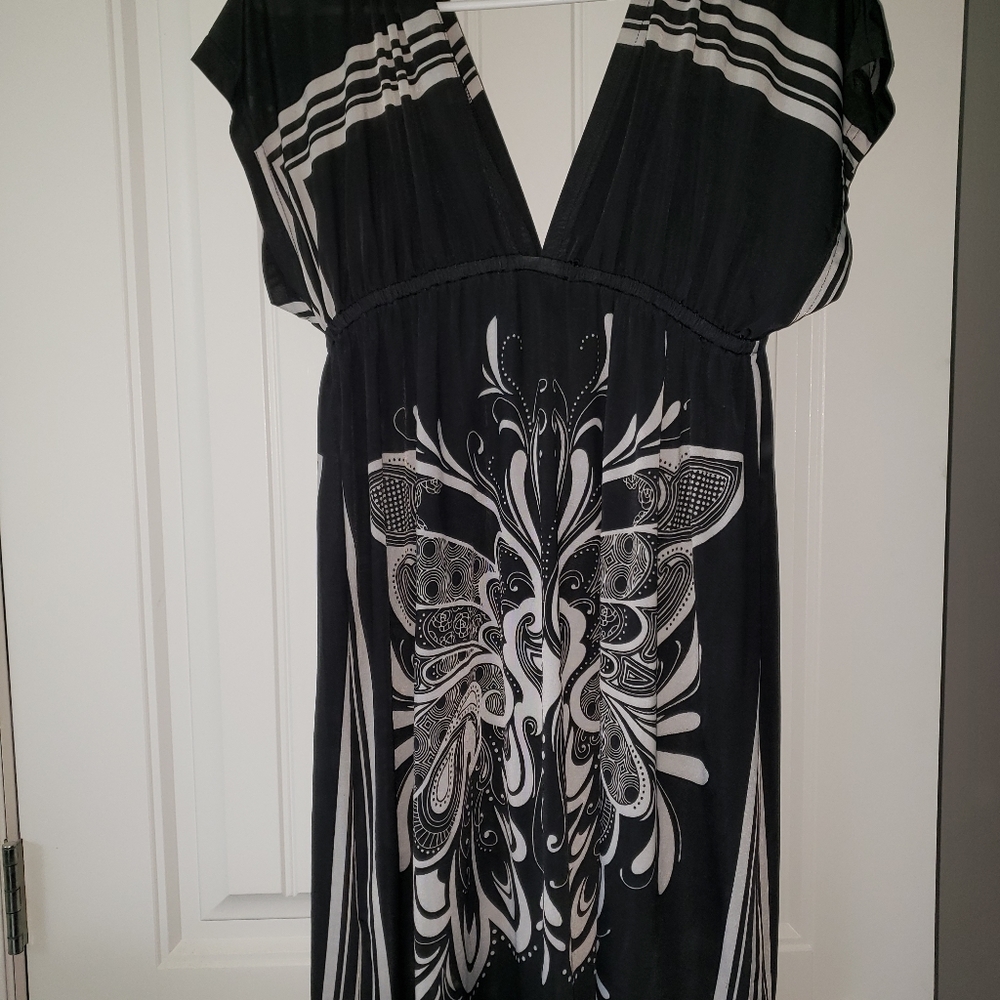 Sunkissed Black and white V neck line back and front large dress
